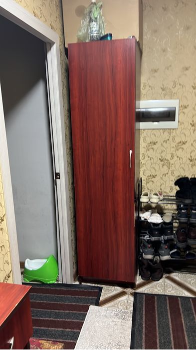 Продается шкаф доя хола