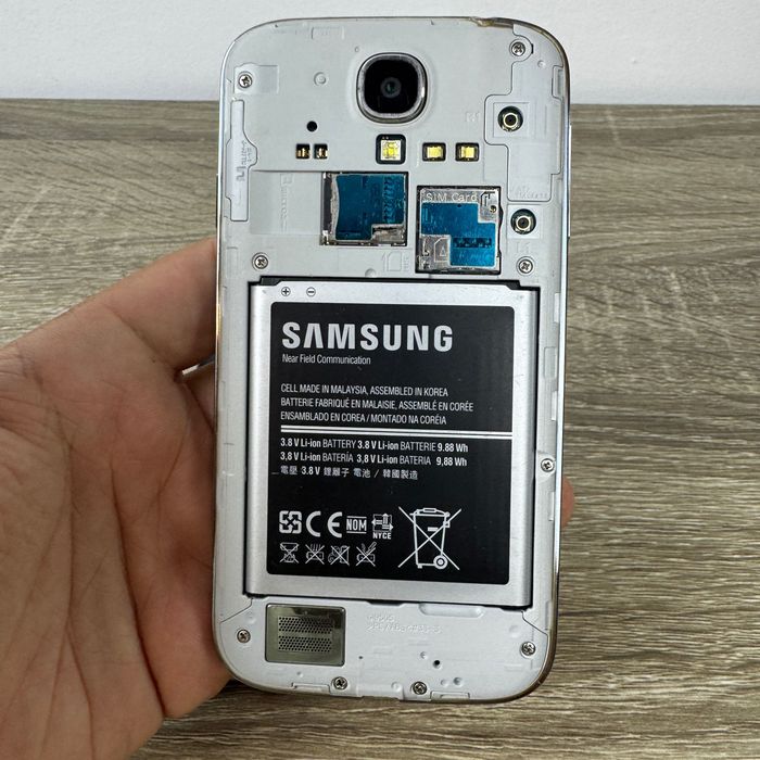 Samsung Galaxy S4 GT-I9505 – за части или ремонт