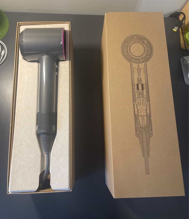 Uscator de par Dyson supersonic HD07