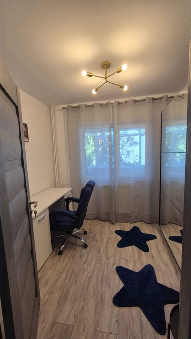 Apartament 4 camere de închiriat
