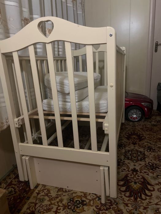 Манеж с маятником