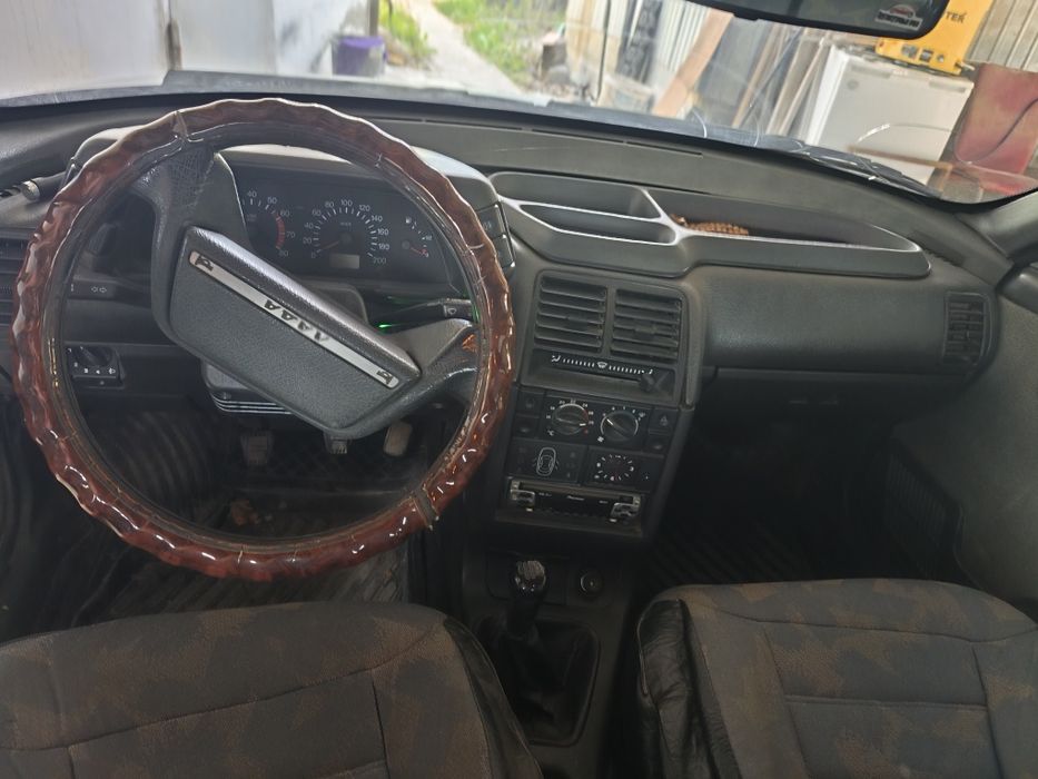 Автомобиль Ваз 21102 люкс