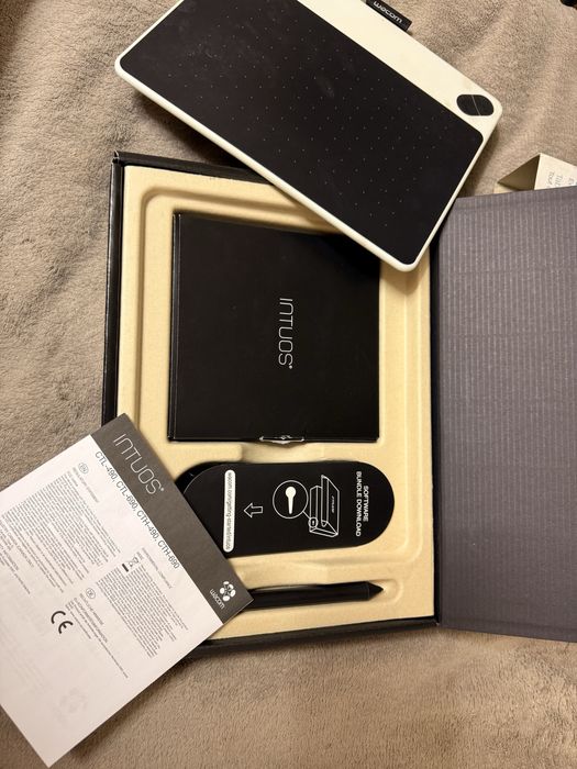 графический планшет(Wacom Intuos Draw Pen Tablet (CTL-490))