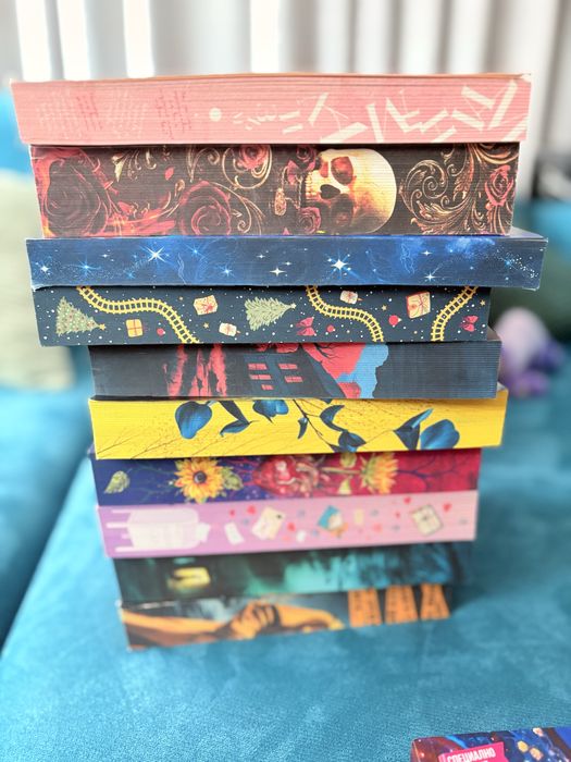 Книги с цветни порезки и други