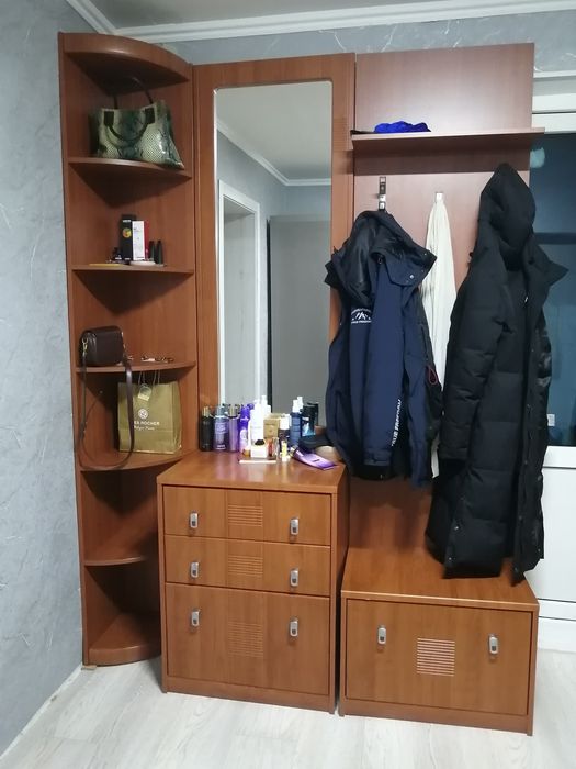 Продам прихожую, 5 позиций
