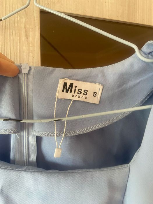 голубое платье продаю срочно