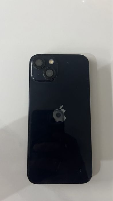 iPhone 13 с документами