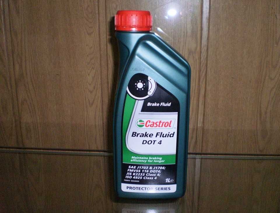 Тормозная жидкость castrol. Тормозная жидкость Dot 4 кастрол. Castrol Brake Fluid Dot 4. Тормозная жидкость Brake Fluid Dot 4. Castrol Brake Fluid Dot 4 1л.