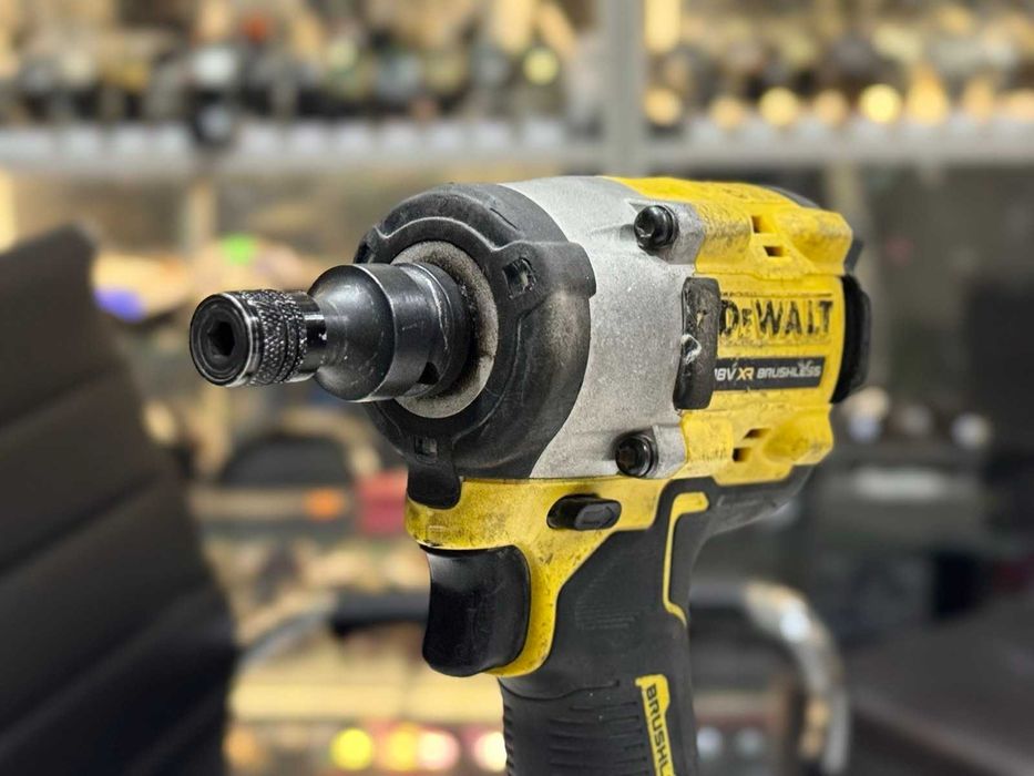 Акумулаторен ударен гайковерт DeWalt DCF922 с батерия 5Ah