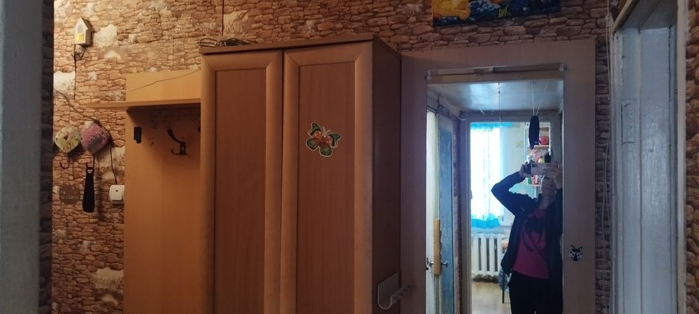 Отдам прихожую в коридор