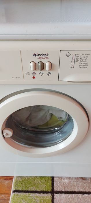 Продавам пералня Indesit