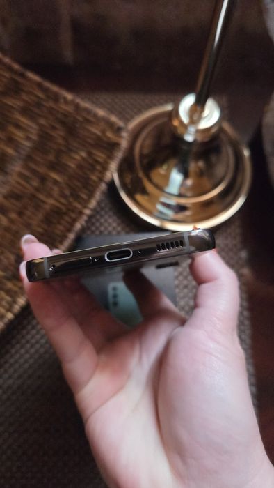 Продаётся Samsung S23

256 GB