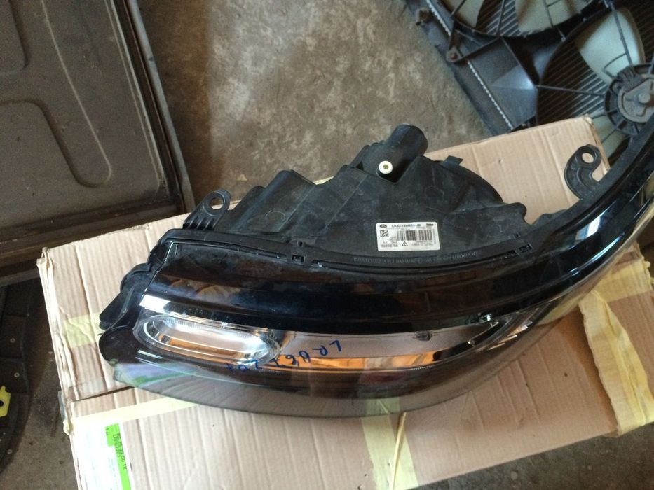 Range Rover Vogue 2012-16.m. Ляв фар комплект. Ксенон.