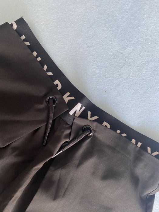 Къси панталони DKNY xs