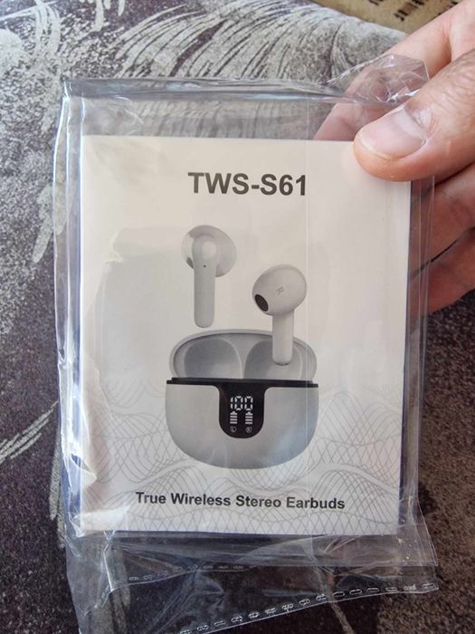 Блутут слушалки бял цвят