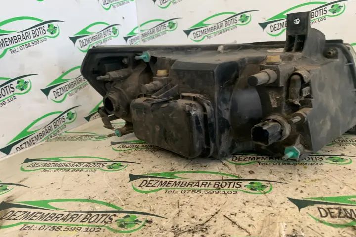 Far stanga Ford Transit 2003 2.0 Di MT (75 hp)
