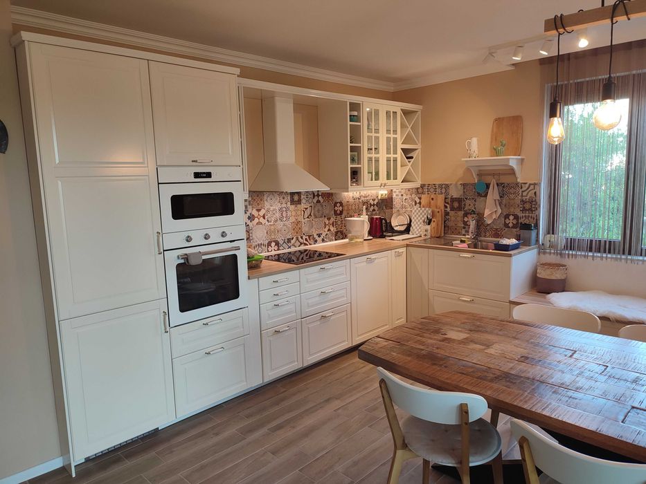 Продава се Тристаен апартамент в Бургас, Изгрев - 96 кв.м за 2157 €/кв.м - Снимка #2