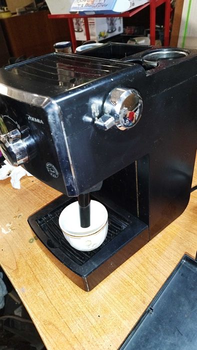 Кафемашина Delonghi EC-150 експресо с крема цедка