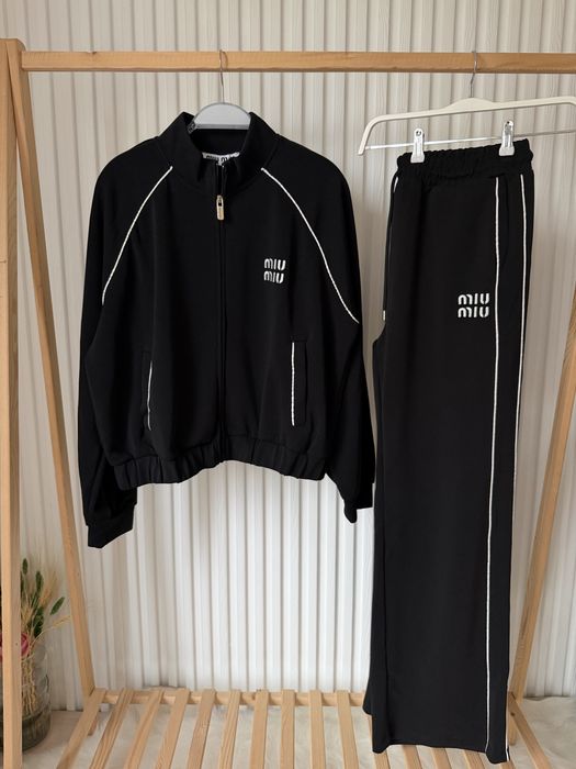 Продавам дамски маркови комплекти