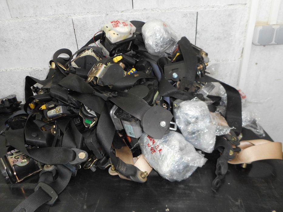 Колани колан и ключалки за колани - пиропатрони от Мерцедес