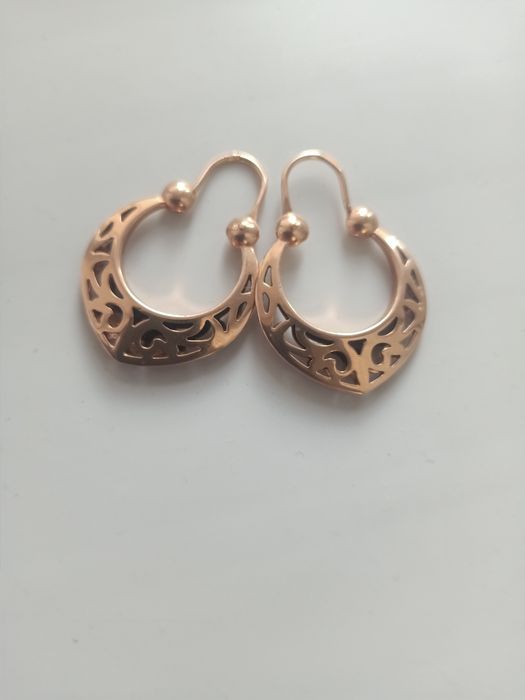 Продам золотые сережки