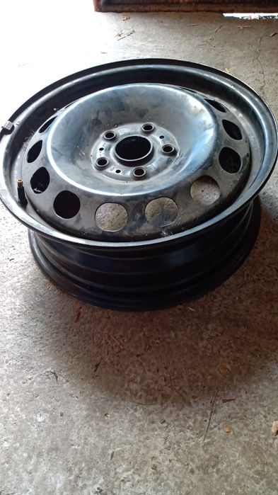 Vând pt.piese sau piese Volkswagen polo și Dacia Logan,cârlig,jante