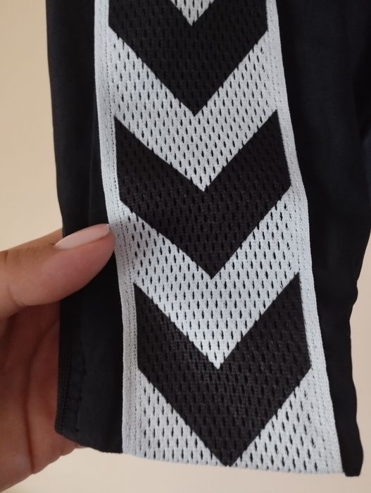 Geacă sport Hummel de culoare neagră-mărimea M