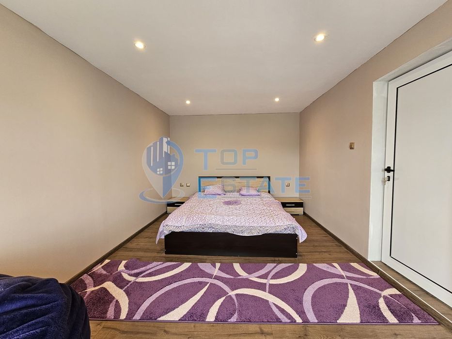 Двуетажна обзаведена и ремонтирана къща с три спални в село Страхилов