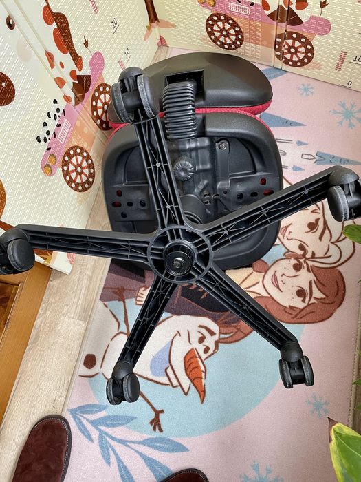 Scaun birou rosu pentru copii de scoala / adulti, rotativ si reglabil