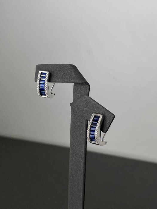 Золотые серьги с сапфирами и бриллиантами