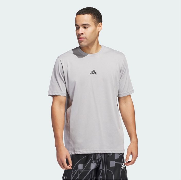 Футболка от бренда Адидас