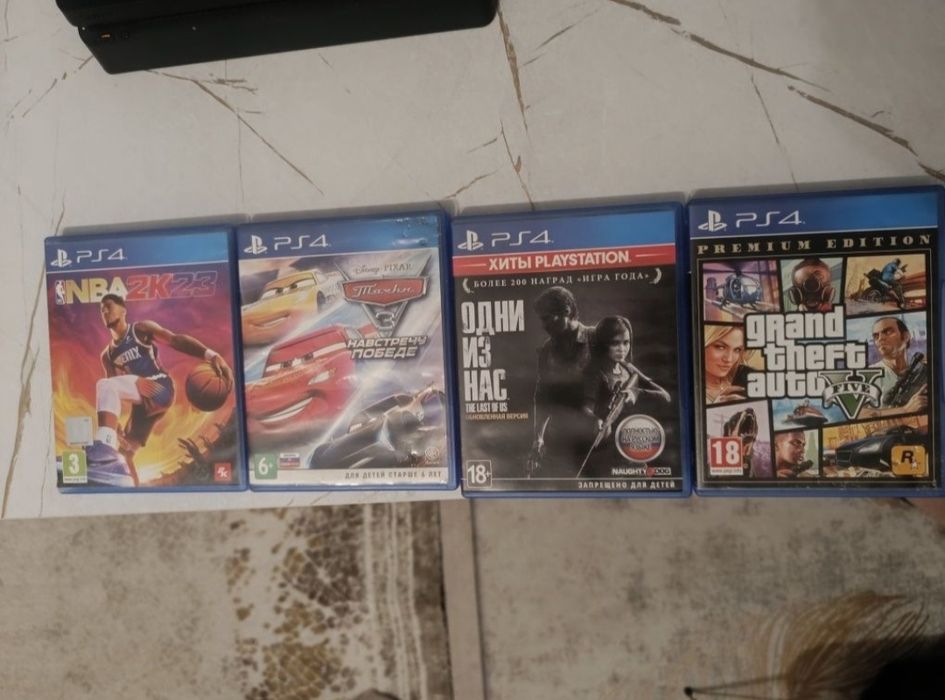 Play station 4 slim 1TB