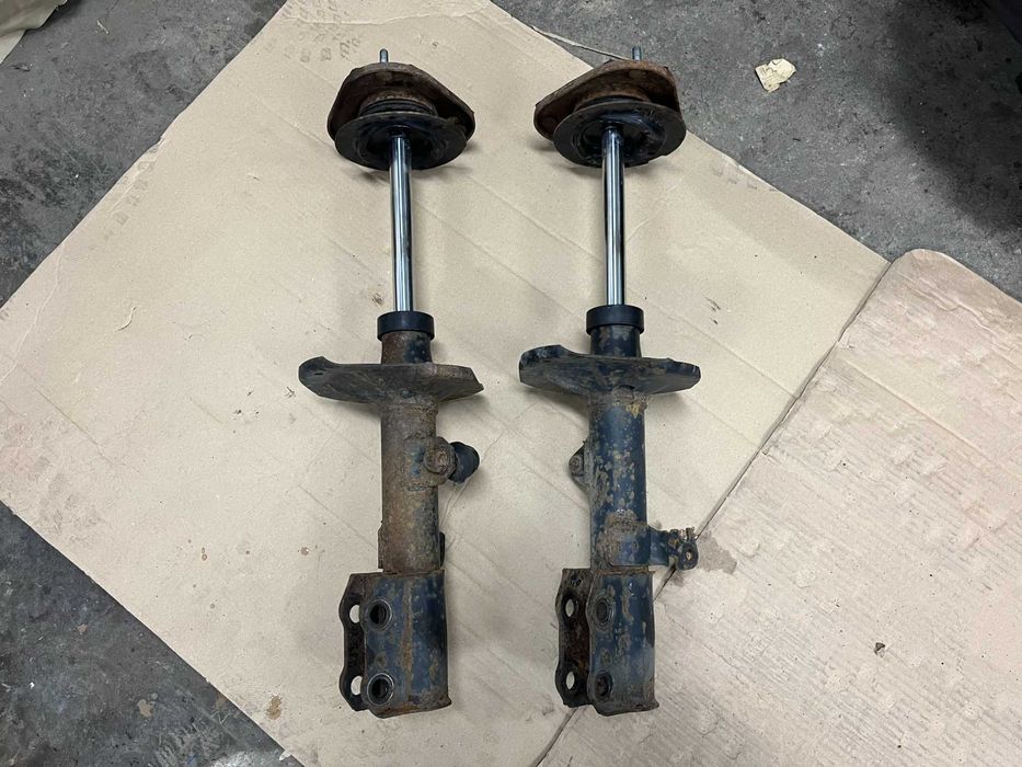 Предни амортисьори за Toyota Corolla Verso 2003 г.