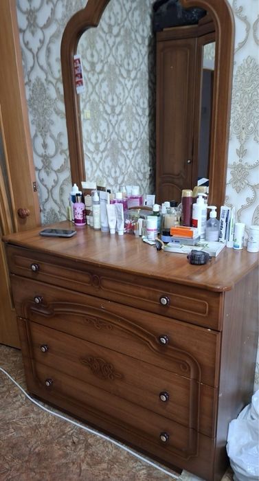 Шифоньер,комод с зеркалом,тумба