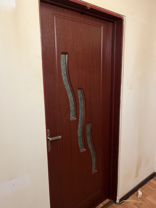 Caut 2 baieti pentru scos parchetul