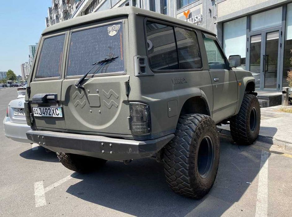 продается Nissan Patrol Y60 каратишка. Мотор 3UZ. Балон 37дюмь