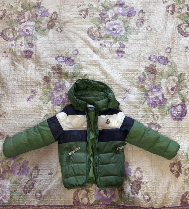 Продам куртку детскую