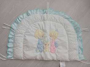 Възглавничка за кошара с вързанки-само за 9лв. Размери 80/58см.