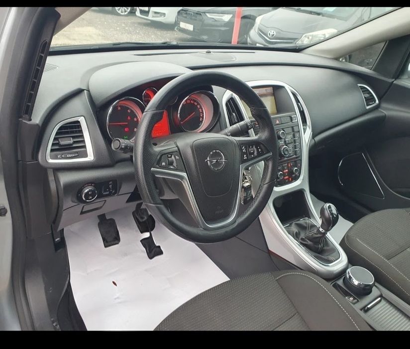 Продавам Опел Астра J 2.0  165к.с. CDTI / Sport Tourer