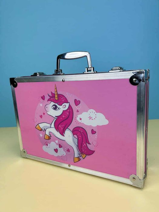 Творчески комплект за рисуване с изключително разнообразие от цветове