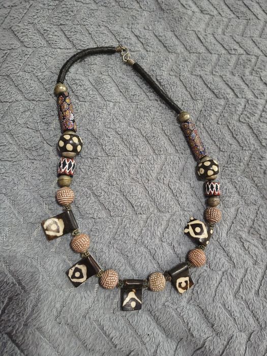 Colier vechi african Batik