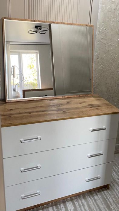 Продам комод с зеркалом