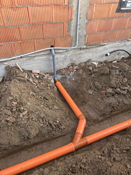 Canalizare curti sapatura si montaj tevi. Bransament apa-canal