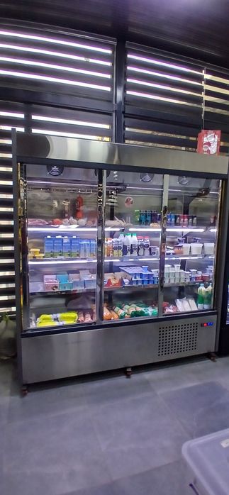 Vitrina xolodilnik sotiladi