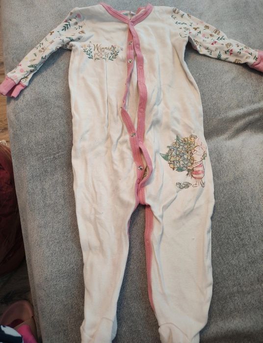 Lot format din 2 pijamale si 4 bady 74-80 fete