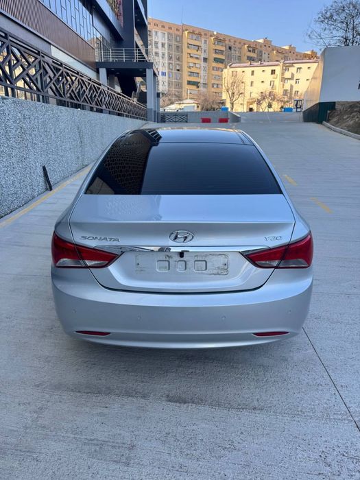 Srochna !!!Hyundai sonata juda yahshi xolatda 2010yil probeg80000