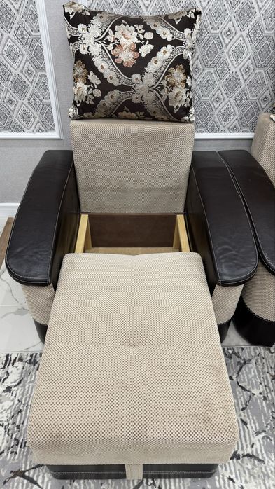 Продам Угловой Диван и Кресло