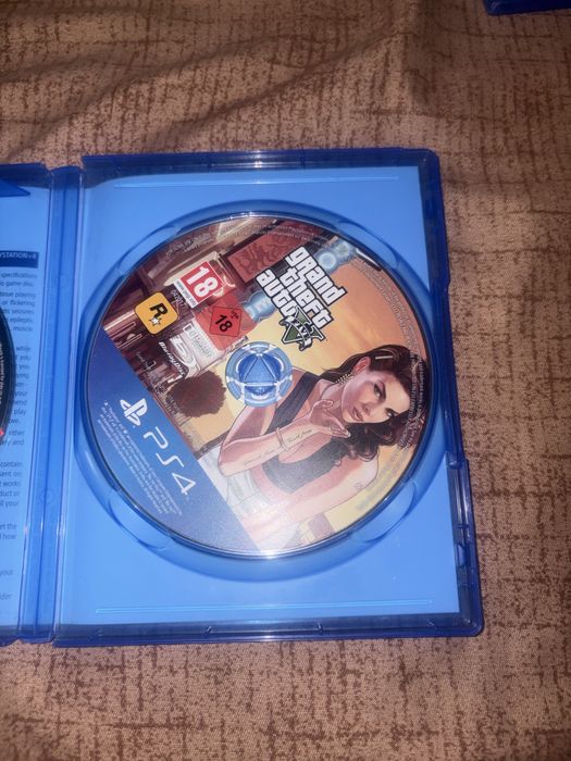 Vand ps4 cu jocuri
