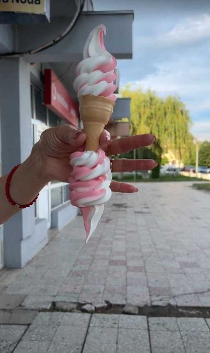 Praf de inghetata se amestecă fără colco și face 10 litri licid