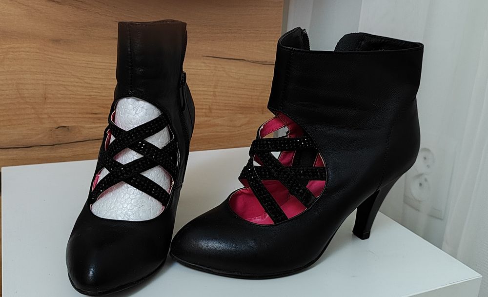 Продам недорого обувь б/у размер 35-36